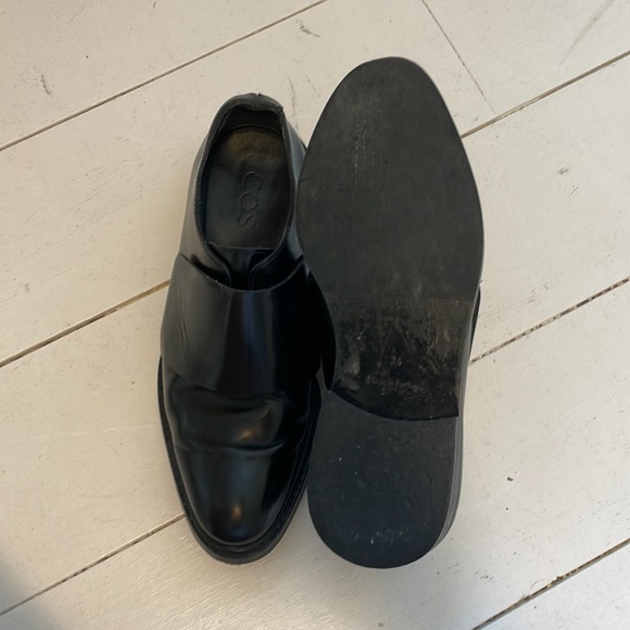 Beautiful COS leather brogues - Picture 4 of 5